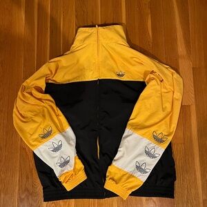 vintage-styled adidas men’s embroidered windbreaker